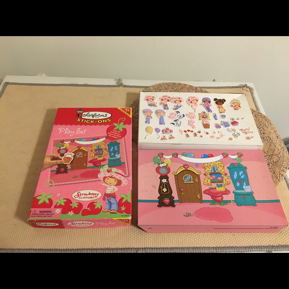 2003 Strawberry Shortcake Colorforms Near Complete